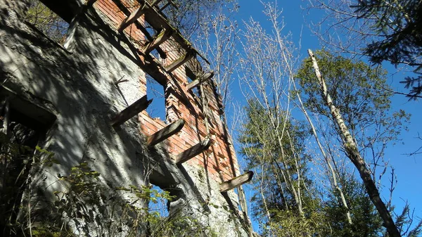 Ruine Abandonnée Sur Les Dolomites Vieil Immeuble Abandonné Extérieur — Photo