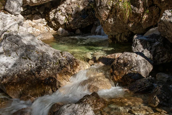 Corso Acqua Nelle Dolomiti Con Acqua Rocce — Foto Stock