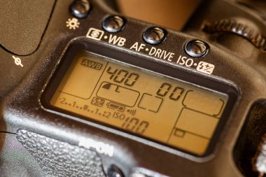 Kamera ayarı değer görüntüsü ve düğmeler, makro çekim