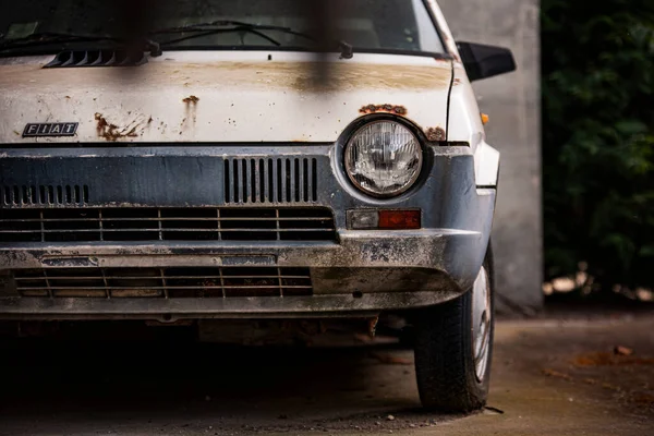 Velho Carro Abandonado Enferrujado Detalhe Exterior — Fotografia de Stock