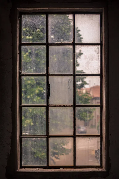 Alte Rostige Und Schmutzige Fensterdetails Einem Verlassenen Gebäude — Stockfoto