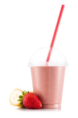 Çilek ve muz smoothie plastik kap içinde