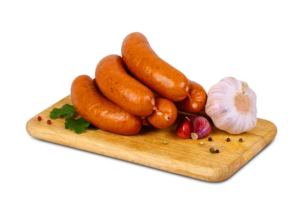 Sosis baharat ve çatal bıçak takımı ile ahşap plaka üzerinde 