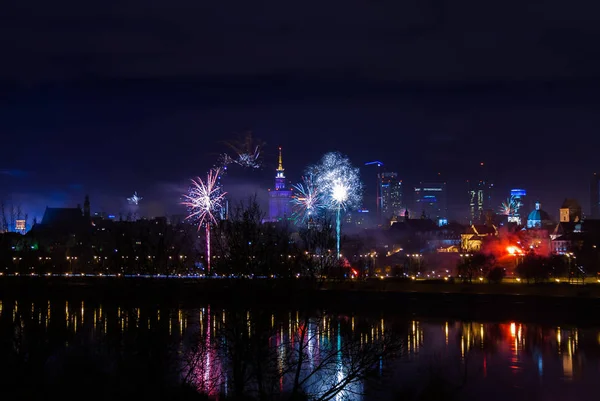 Nový Rok Ohňostroj Show Varšavě Polsko Noci Pohled Vistula River — Stock fotografie