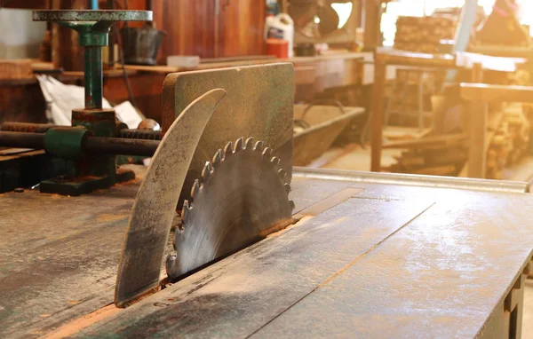 Table saw in workshop.sunshine effect. — Stock Photo, Image