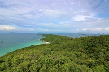 Güzel deniz manzarası, üst dağlar görünümünden