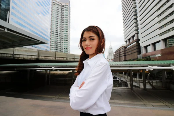 Portrait of confident Asian businesswoman standing and looking at camera against urban building city background. Leader woman business concept. — Stock Photo, Image