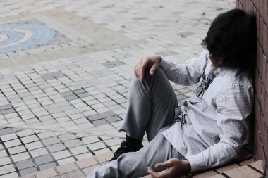 Hayal kırıklığına uğramış hissediyorum Asya iş adamı güvenilir ya da iş ile hayal kırıklığına genç vurguladı.
