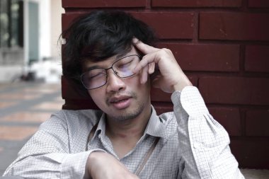 Depresif vurguladı yorgun hissediyorum Asya iş adamı.