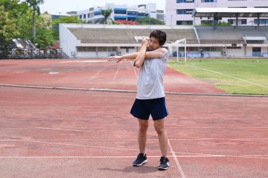 Parça stadyumda kaçak önce ısınma kadar sağlıklı genç Asyalı atlet adam