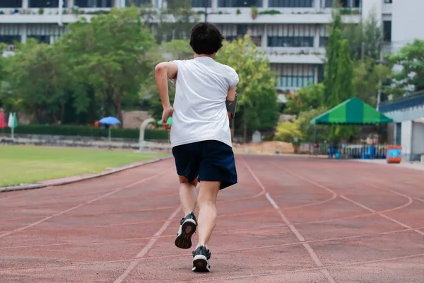 러너 선수 남자는 trackrace에서 실행입니다. 건강 한 개념에 대 한 조깅 — 스톡 사진