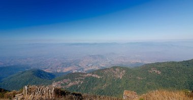Panoramik dağ bakış açısı Kew Mae Pan sahne Doi Inthanon Milli Park, Chiang Mai, Tayland