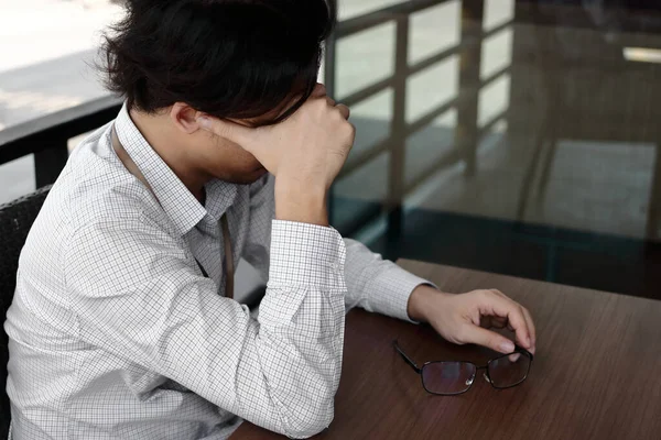 Seitenblick Eines Frustrierten Gestressten Asiatischen Geschäftsmannes Der Depression — Stockfoto