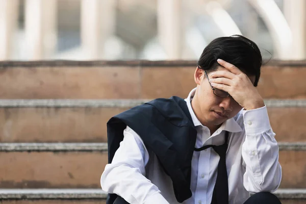 Şsiz Stresli Asyalı Adamı Ağır Depresyondan Muzdarip Başarısızlık Işten Çıkarma — Stok fotoğraf