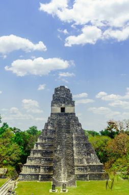 Tikal Guatemala tarafından Maya piramit