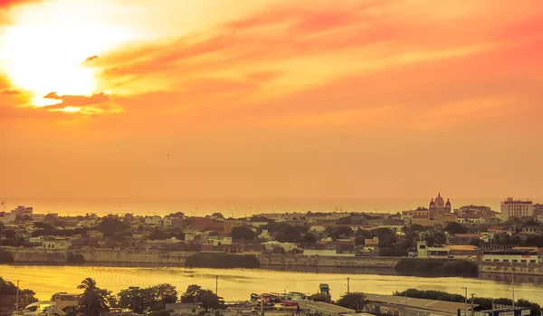 Puesta de sol sobre el casco antiguo Cartagena — Foto de Stock