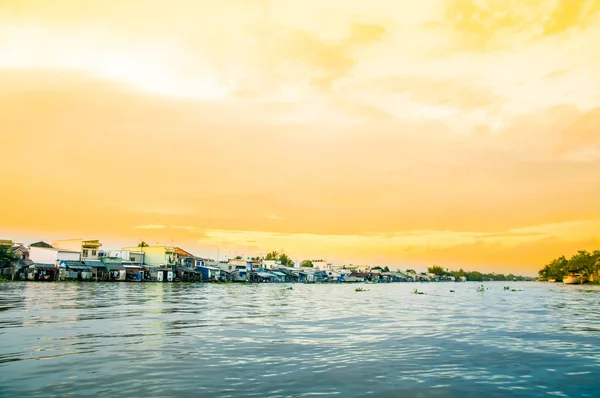 Sunset over Mekong river by Can Tho in Vietnam — Stock Photo, Image