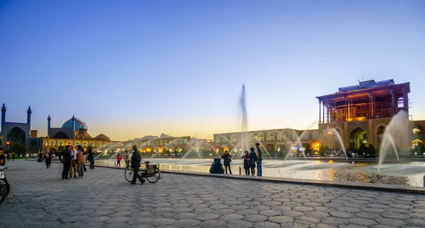 Isfahan, iran - 31. Oktober 2016: Sonnenuntergang über dem naqsh-e dschahan Square - Imam Square in isfahan - iran — Stockfoto