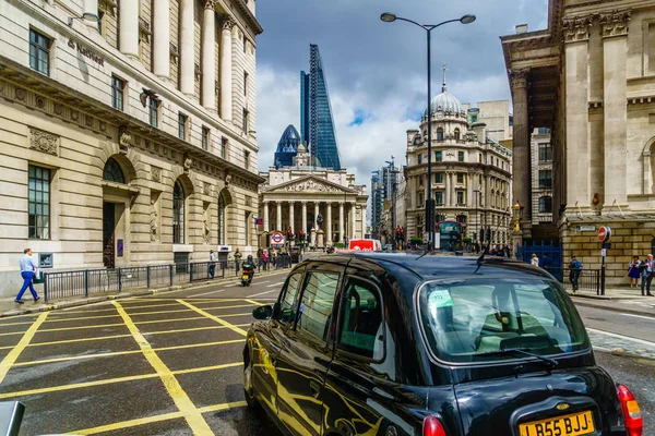 Londres, Royaume-Uni - 20 juin 2016 : Vue sur la cabine noire de Londres près de la station Bank à Londres — Photo