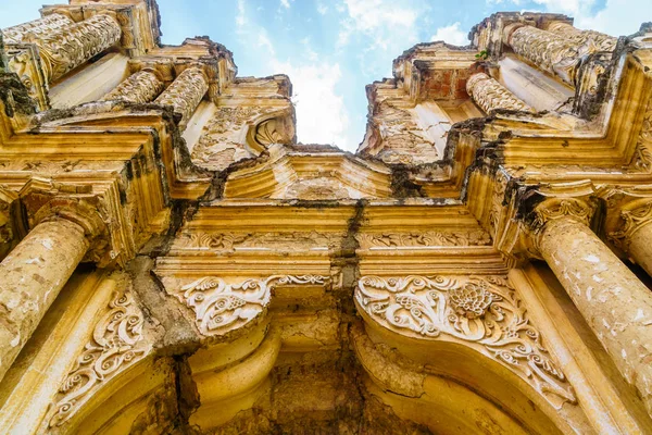 Eski churchportal Antigua Guatemala berbat — Stok fotoğraf