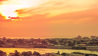 Sömürge kasaba Cartagena Kolombiya üzerinden günbatımı