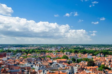 Bruges çatılar üzerinden panoramik görünüm