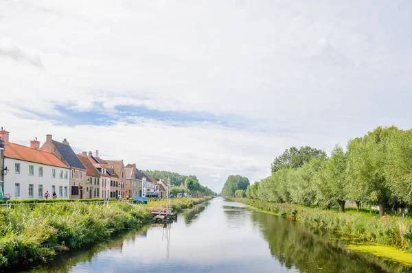 Пейзаж с каналом от Дам в Бельгии — стоковое фото