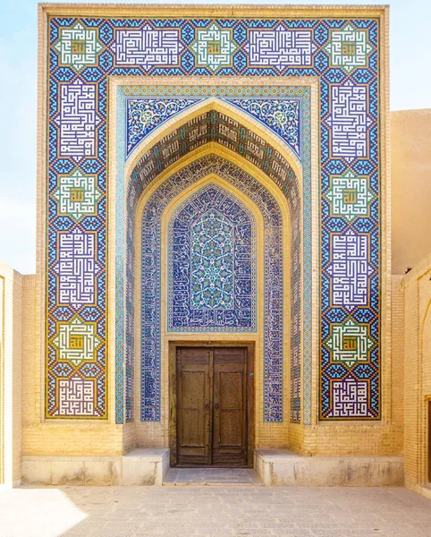 亚兹德在伊朗的入口的 Jame 清真寺的马赛克 — 图库照片