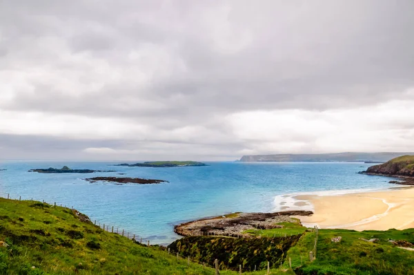 Costa y playa en el norte de Escocia — Foto de Stock