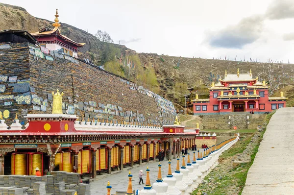 Tibetan Prayer Wheels and monastery — Stock Photo, Image