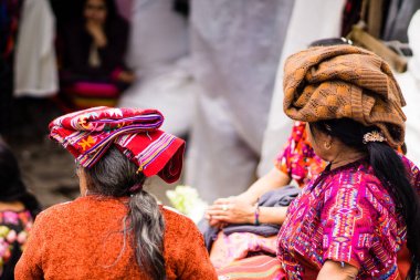 Chichicastenango - Guatemala piyasada Maya kadın