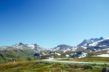 Norveç'te tipik dağ manzarası