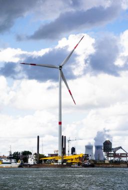 Yel değirmeni ve kömür yakıtlı elektrik santrali Antwerp bağlantı noktası tarafından