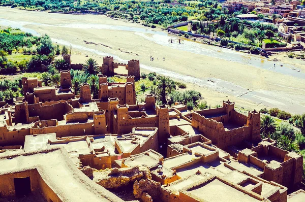 Vista sobre oasis y ksar Ait Ben Haddou en Marruecos — Foto de Stock