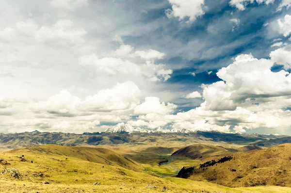 Paysage de montagne par prairie Tagong en Chine — Photo