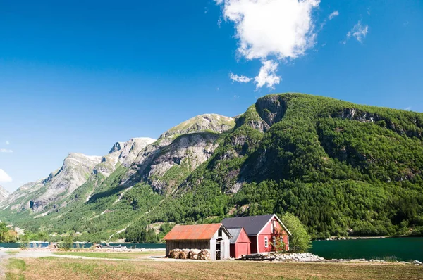 Sognefjord Norveç tarafından geleneksel ahşap yapılar — Stok fotoğraf