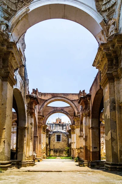 Antigua - Guatemala kilisede harabe — Stok fotoğraf