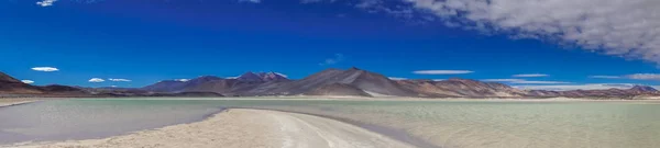 Vista panorâmica da lagoa Salar de talar por San Pedro de Atacama — Fotografia de Stock