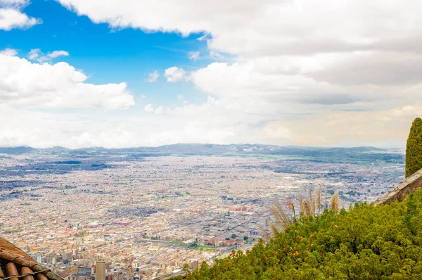 Stadtbild von Bogota von monserrate — Stockfoto