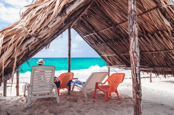 Cabana na praia paradisíaca de Playa Blanca na Ilha Baru por Cartagena na Colômbia — Fotografia de Stock