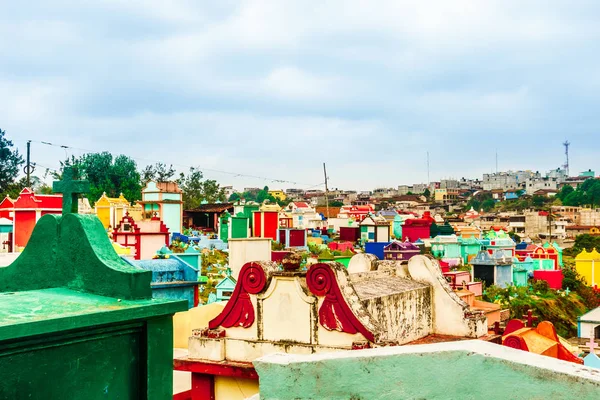 Colorido cementerio de Chichicastenango en Guatemala — Foto de Stock