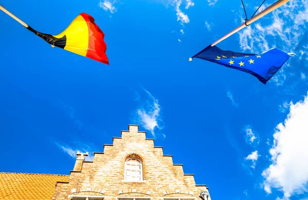 Flaggor i Europa och Belgien i Brygge — Stockfoto