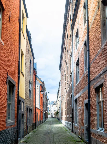 Edificios históricos de ladrillo en Namur - Bélgica — Foto de Stock