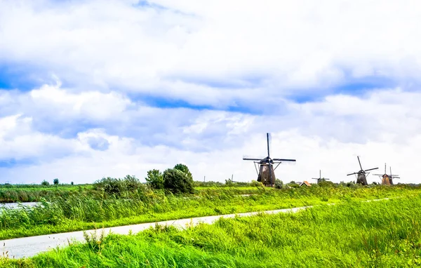 Historical windmills by Kinderdijk - Netherland — Stock Photo, Image