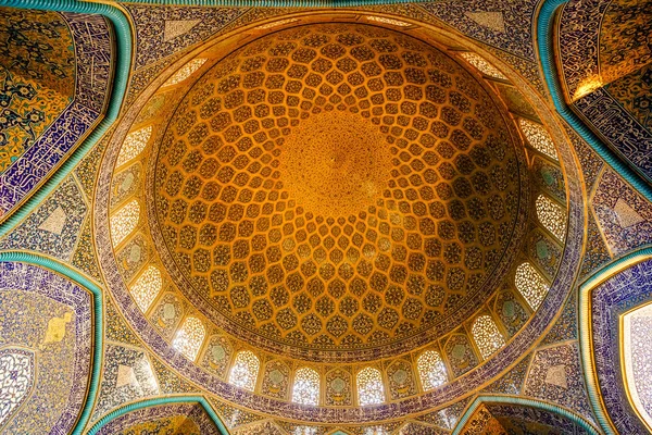Esfahan - Irán Lotfolláh sejk mecset kupolája — Stock Fotó