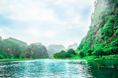 Karstik manzara Binh Binh Vietnam tarafından