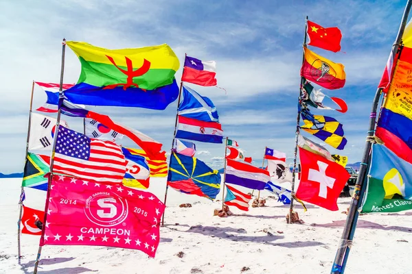 Flaggor av nationer i världen av Uyuni - Bolivia — Stockfoto
