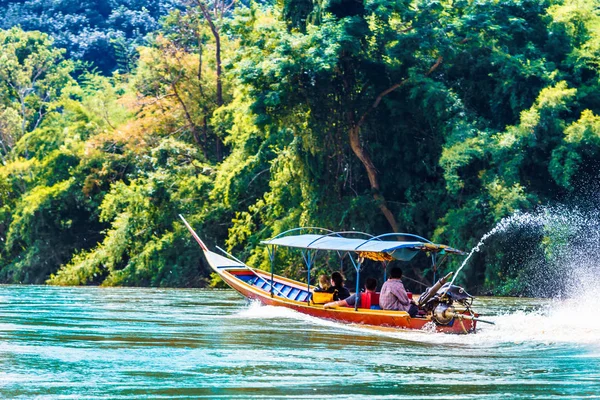 Boat on Mae Nam Kok river by Chiang Rai - Thailand — Stock Photo, Image