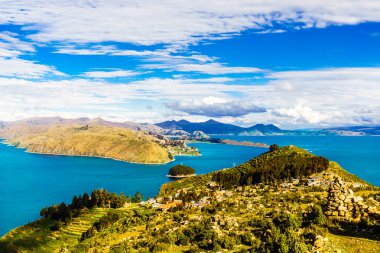 Isla del Sol Titikaka Gölü - Bolivya tarafından üzerinde güzel manzara