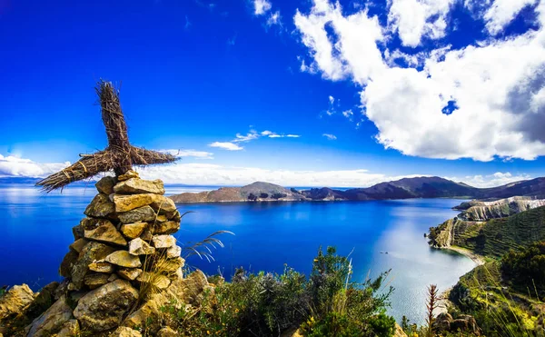 Titicaca gölü tarafından - Bolivya Isla del Sol üzerinde çapraz